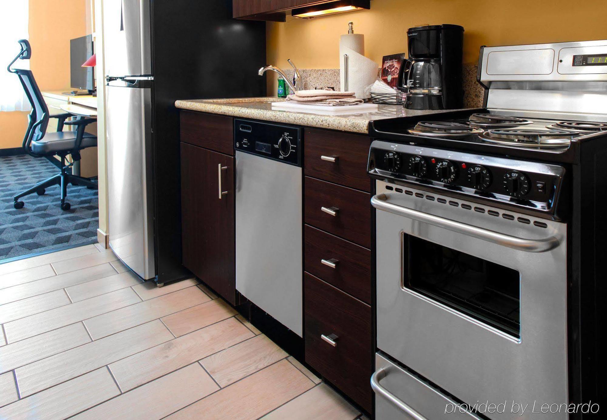 Towneplace Suites By Marriott Bakersfield West Экстерьер фото