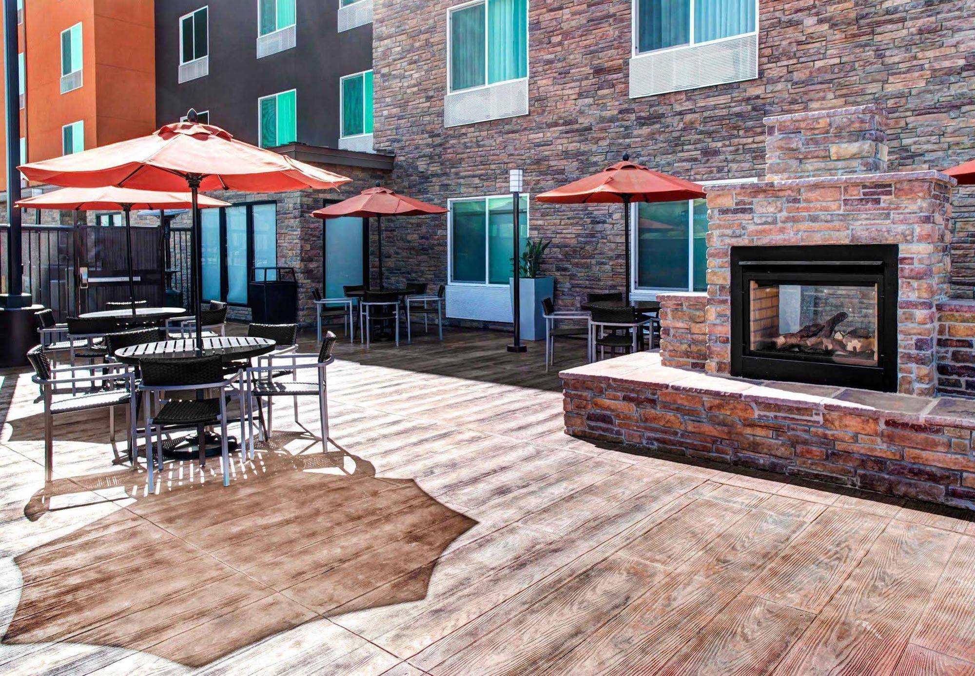 Towneplace Suites By Marriott Bakersfield West Экстерьер фото